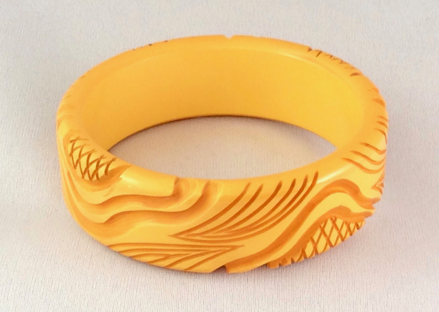 BB140 wave carved goldenrod bangle